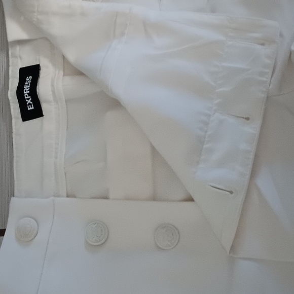 Express Shorts - Picture 9 of 11